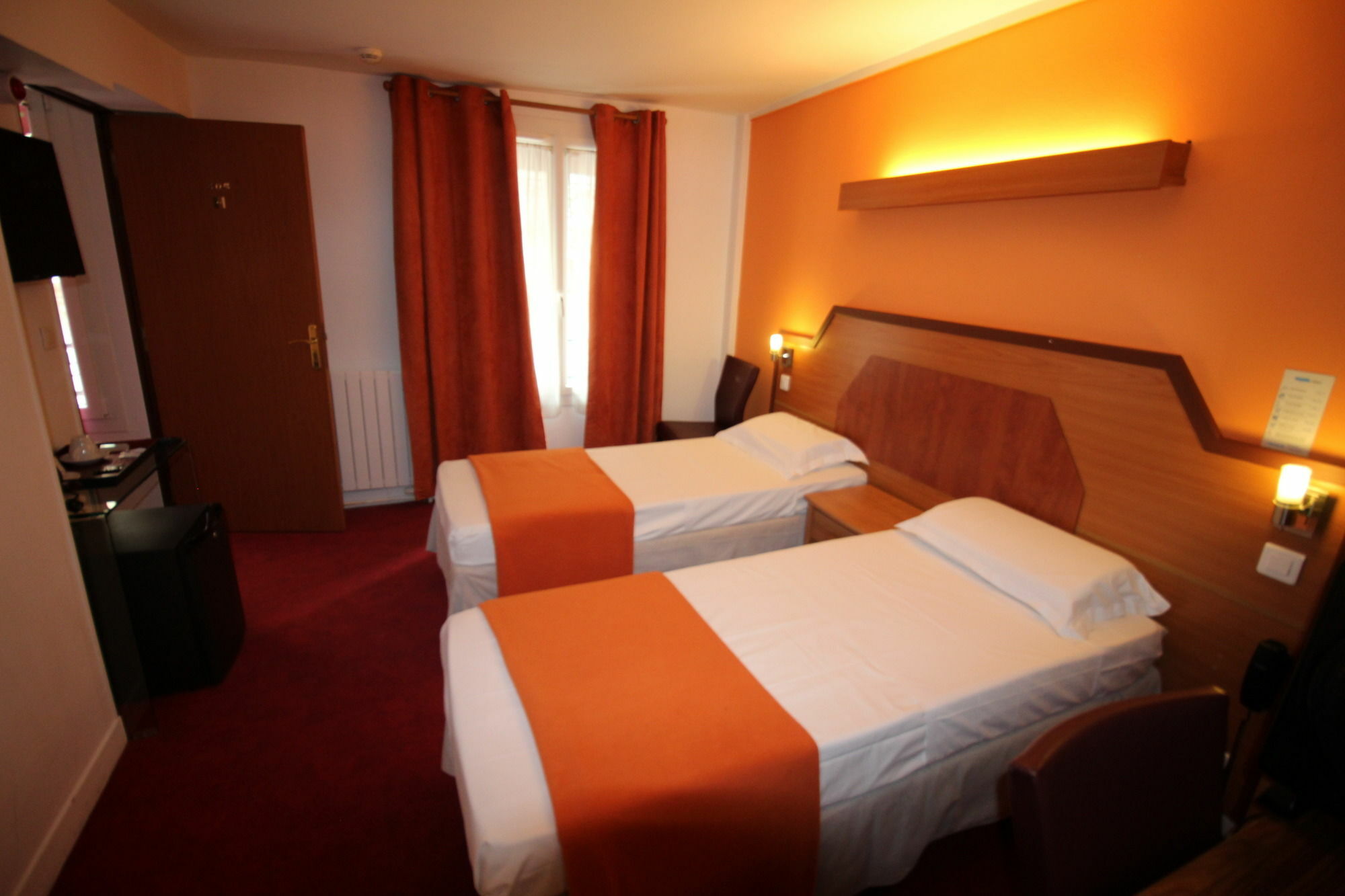 นูเวล โฮเต็ล ดู เธียเตอร์ Hotel ปารีส ภายนอก รูปภาพ